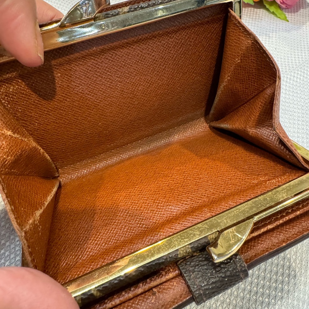 Authentic Louis Vuitton kisslock wallet - Picture 9 of 11